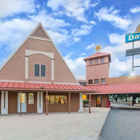 Days Inn By Wyndham San Antonio Splashtown/Att Center Luaran gambar