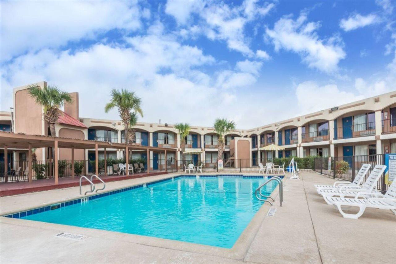 Days Inn By Wyndham San Antonio Splashtown/Att Center Luaran gambar