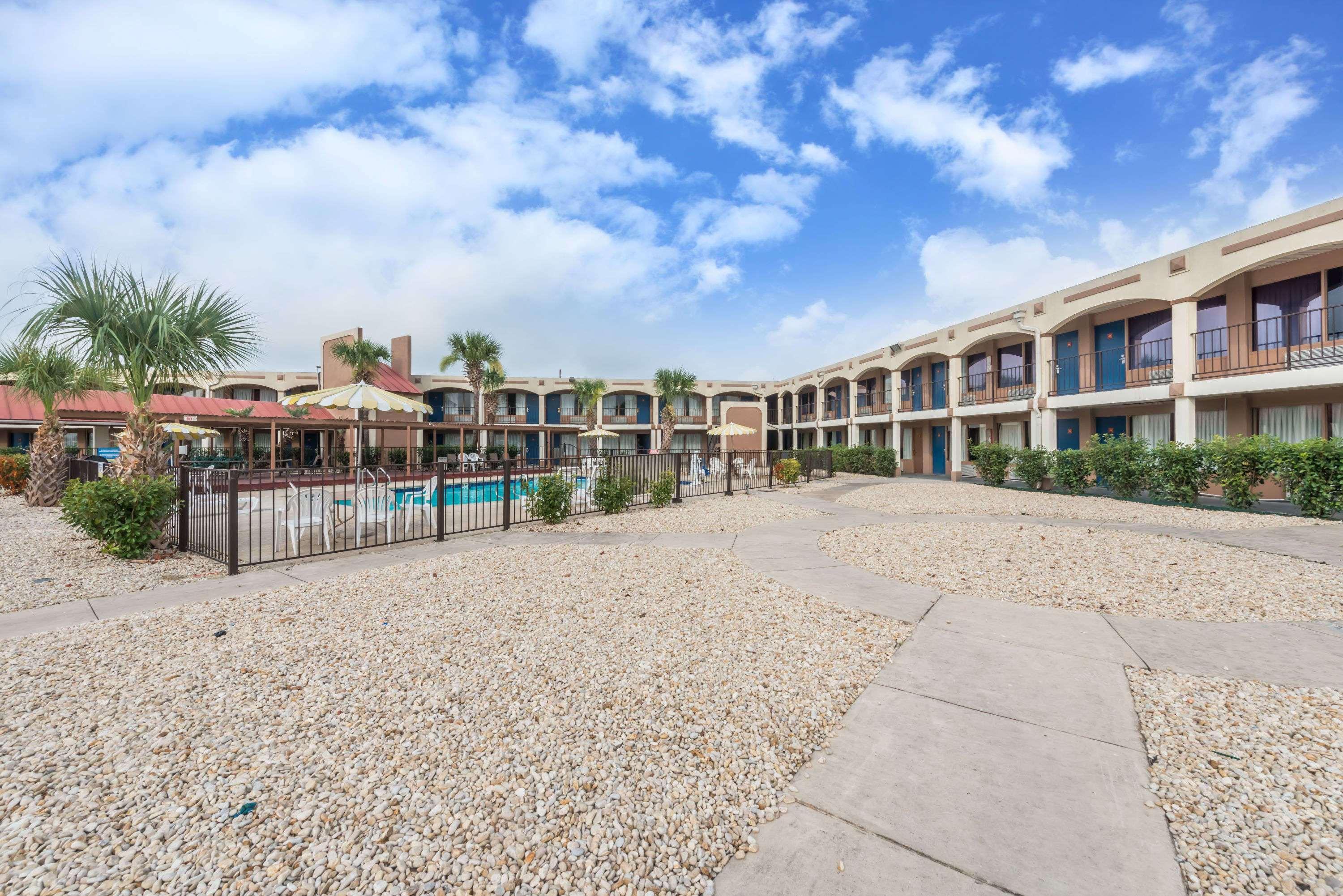 Days Inn By Wyndham San Antonio Splashtown/Att Center Luaran gambar