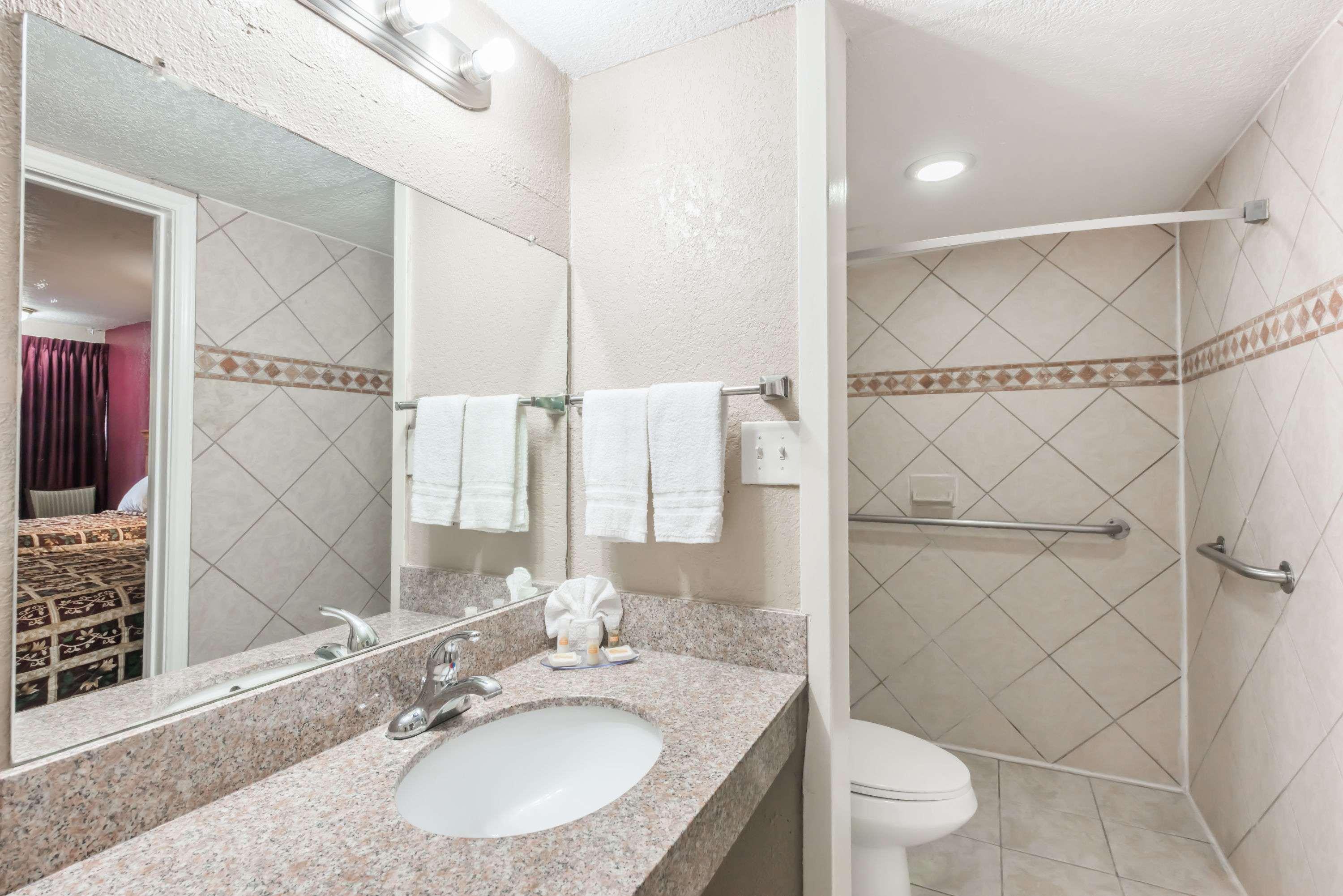 Days Inn By Wyndham San Antonio Splashtown/Att Center Luaran gambar