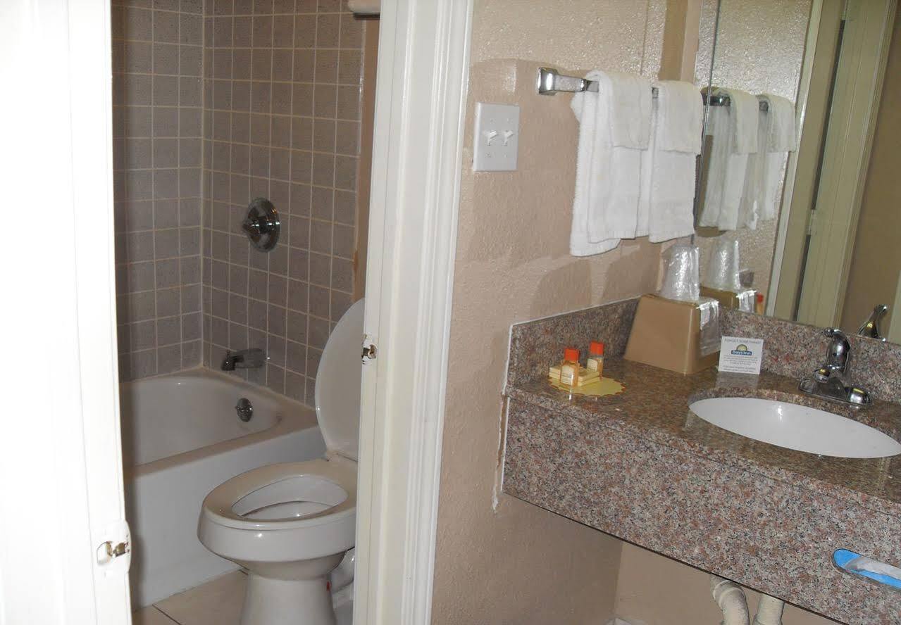 Days Inn By Wyndham San Antonio Splashtown/Att Center Luaran gambar
